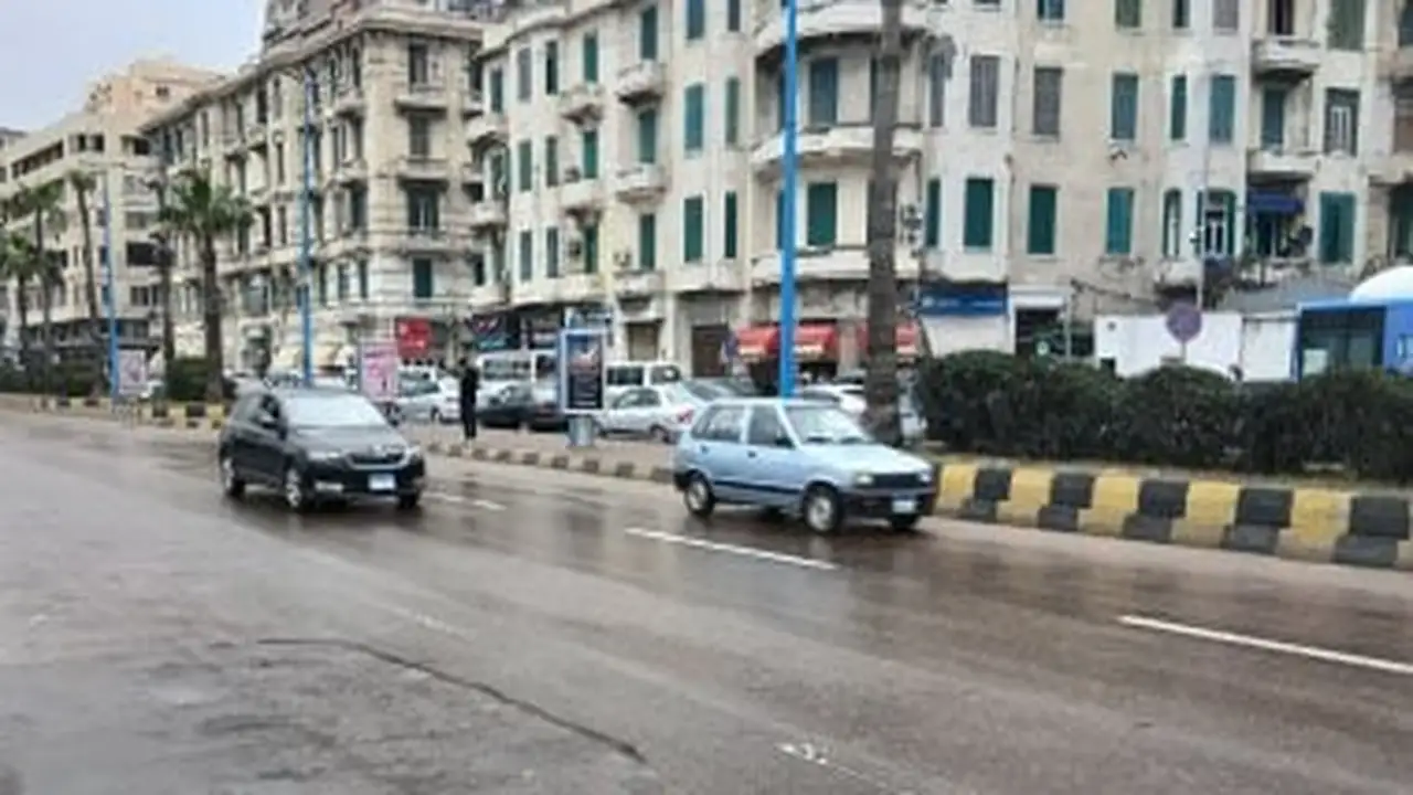 استمرار حالة عدم الاستقرار وأمطار متفاوتة الشدة ونشاط رياح وأتربة غداً